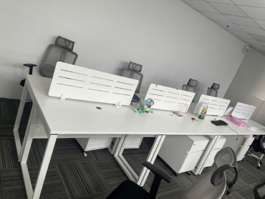 Thu mua bàn ghế văn phòng cũ 