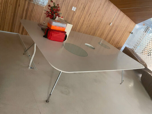 thu mua bàn họp cũ 