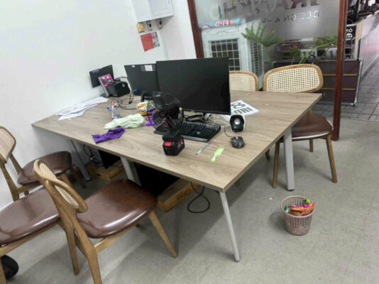 thu mua bàn ghế văn phòng cũ 